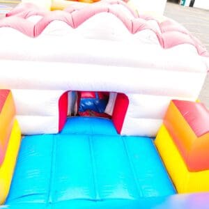 Castillo espacial inflable